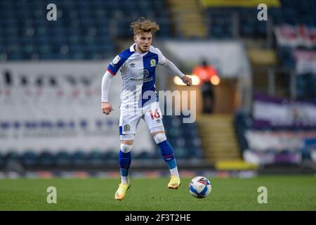 Blackburn, Großbritannien. März 2021, 17th. Harvey Elliott #16 von Blackburn Rovers kontrolliert den Ball in Blackburn, UK am 3/17/2021. (Foto von Simon Whitehead/News Images/Sipa USA) Quelle: SIPA USA/Alamy Live News Stockfoto