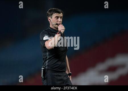 Blackburn, Großbritannien. März 2021, 17th. Schiedsrichter Craig Hicks pfeift am 3/17/2021 in Blackburn, Großbritannien. (Foto von Simon Whitehead/News Images/Sipa USA) Quelle: SIPA USA/Alamy Live News Stockfoto