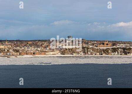 Winteransicht von Levis und dem St. Lawrence Fluss aus der alten Stadt Quebec Stockfoto