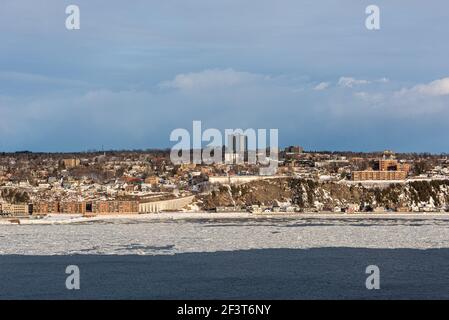 Winteransicht von Levis und dem St. Lawrence Fluss aus der alten Stadt Quebec Stockfoto