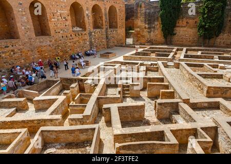 Die Überreste der Plaza de Armas in der Festung Alcazaba, einem der ältesten Teile der Alhambra, Alhambra y Generalife, Granada, Andalusien, Spanien Stockfoto