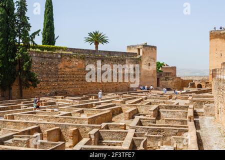 Die Überreste der Plaza de Armas in der Festung Alcazaba, einem der ältesten Teile der Alhambra, Alhambra y Generalife, Granada, Andalusien, Spanien Stockfoto