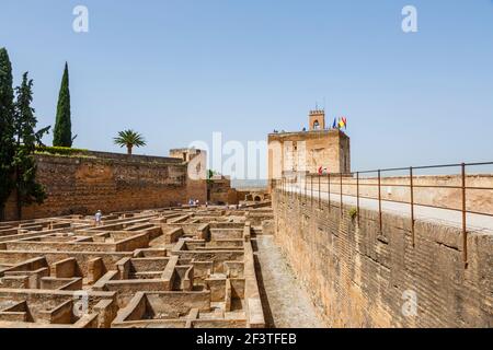 Die Überreste der Plaza de Armas in der Festung Alcazaba, einem der ältesten Teile der Alhambra, Alhambra y Generalife, Granada, Andalusien, Spanien Stockfoto