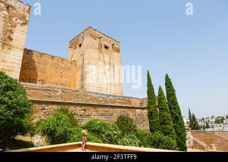 Torre del Homenaje (Bergfestung) in der Festung Alcazaba aus dem 13th. Jahrhundert, einer der ältesten Teile der Alhambra y Generalife, Granada, Andalucía, Spanien Stockfoto