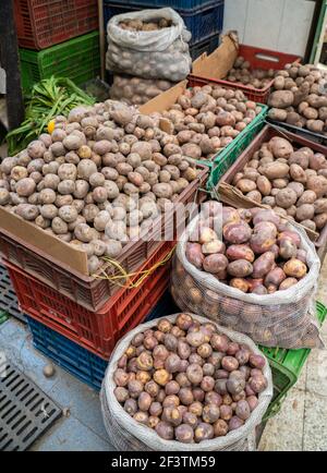 Kartoffelstand am Paloquemao Marktplatz, Bogota, Kolumbien Stockfoto