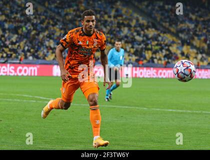 KIEW, UKRAINE - 20. OKTOBER 2020: Danilo von Juventus läuft während des UEFA Champions League Spiels gegen Dynamo Kiew im NSC Olimpiyskyi Stadion in Kiew Stockfoto