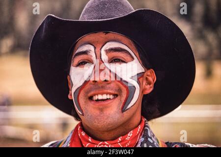 Ein professioneller Rodeo-Clown oder Bullfighter mit seinem Make-up bei einem Kleinstadt-Rodeo in New Mexico. Der Clown hat die Aufgabe, jeden gefallenen Cowboy vor zu schützen Stockfoto