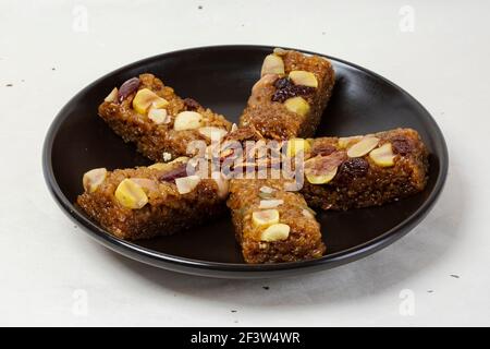 Yakbap, koreanische Dessert gewürzt klejewoj Reis mit Honig, Datteln, Kastanien gemischt Stockfoto