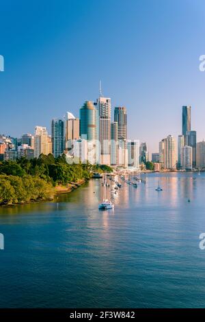 Morgenansicht von Brisbane City und Fluss vom Kangaroo Point. Brisbane ist die Landeshauptstadt von Queensland, Australien. Stockfoto