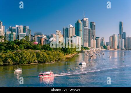 Morgenansicht von Brisbane City und Fluss vom Kangaroo Point. Brisbane ist die Landeshauptstadt von Queensland, Australien. Stockfoto