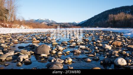 Winteransicht des Vedder River bei Chilliwack, British Columbia, Kanada Stockfoto