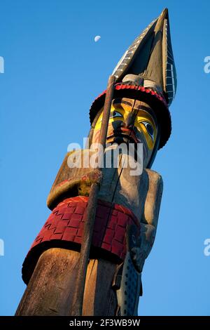 Totempfahl in der Nähe von Parlamentsgebäuden, Victoria, Vancouver Island, British Columbia Stockfoto