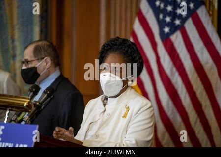 Die Vertreterin der Vereinigten Staaten, Sheila Jackson-Lee (Demokratin von Texas), hält am Mittwoch, den 17. März, im US-Kapitol in Washington, DC, USA, eine Rede. 2021. Foto von Rod Lampey/CNP/ABACAPRESS.COM Stockfoto