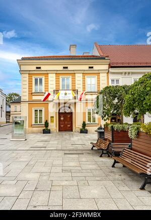 Wadowice, Polen - 27. August 2020: Familienhaus von Karol Wojtyla, später Papst Johannes Paul II., heute Heiliges Vater Familienheim Museum auf dem Marktplatz Stockfoto