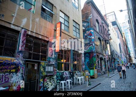 Hosier Laneway Street Art an den Lane Walls, Movia Restaurant mit spanischen Tapas, Melbourne City Centre, Victoria, Australien Stockfoto