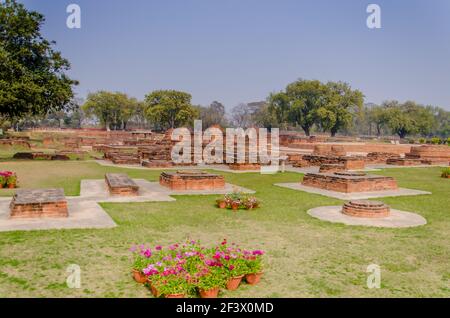 Garten in der Nähe von Sarnath Stupa in der Erinnerung an Buddha Stockfoto
