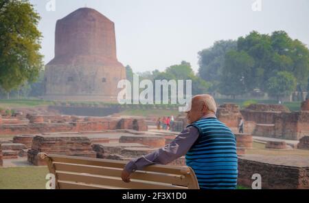 Sarnath Stupa in der Erinnerung an Buddha Stockfoto