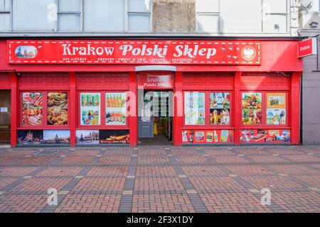 Ein polnisches Lebensmittelgeschäft im Stadtzentrum von Swindon ist am on19th. Februar 2019 abgebildet Stockfoto