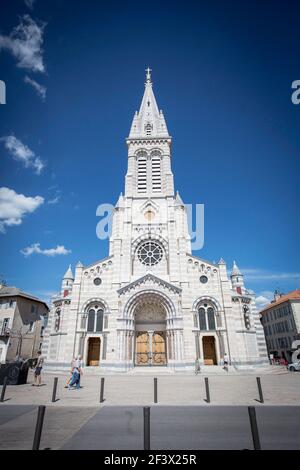 GAP (Südostfrankreich): GAP-Kathedrale (französisch: „Kathedrale Notre-Dame-et-Saint-Arnoux de Gap“) im Stadtzentrum Stockfoto