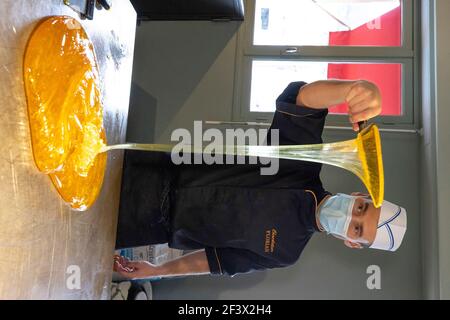 Konditorei, Süßwarenherstellung im Süßwarengeschäft „Confiserie Florian“ in Nizza (Südostfrankreich), traditionelle Produktion. Kühlung von Glukosesirup, Stockfoto