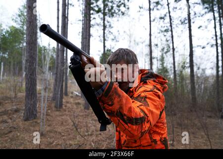 NIKOLAJ COSTER-WALDAU in DER STILLE (2020), Regie ROBIN PRONT. Quelle: Anova Pictures / Wildling Pictures / Album Stockfoto