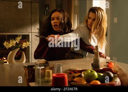 HILARY SWANK und BETTY GILPIN in THE HUNT (2020), Regie: CRAIG ZOBEL. Quelle: BLUMHOUSE PRODUCTIONS / Album Stockfoto