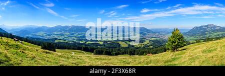 Schöner Herbst-Nachmittag im südlichen Allgäu nahe Sonthofen und Bad Hindelang Stockfoto