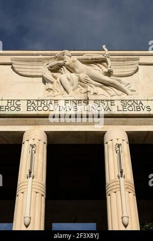 Bozen. Italien. Das Siegesdenkmal (Monumento alla Vittoria), das den Märtyrern des Ersten Weltkriegs gewidmet ist.Es wurde am 12. Juli 1928 von König Vict eingeweiht Stockfoto