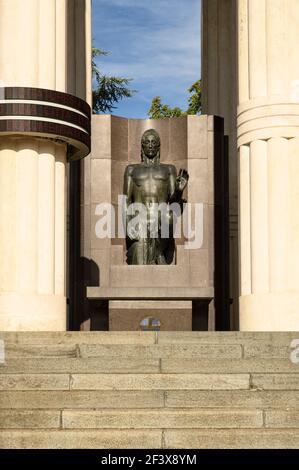 Bozen. Italien. Das Siegesdenkmal (Monumento alla Vittoria), das den Märtyrern des Ersten Weltkriegs gewidmet ist.Es wurde am 12. Juli 1928 von König Vict eingeweiht Stockfoto