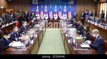 (210318) -- SEOUL, 18. März 2021 (Xinhua) -- Die südkoreanische Verteidigungsministerin Suh Wook, der südkoreanische Außenminister Chung Eui-yong, der US-Außenminister Antony Blinken und der US-Verteidigungsminister Lloyd Austin nehmen an einem sogenannten "zwei plus zwei"-Gespräch über die koreanische Halbinsel und regionale Fragen in Seoul, Südkorea, am 18. März 2021 Teil. (Südkoreanisches Außenministerium/Handout über Xinhua) Stockfoto
