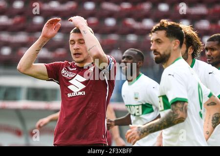 Turin, Italien. März 2021, 17th. Andrea Belotti von Turin FC Enttäuschung während der Serie A Fußballspiel zwischen Turin FC und US Sassuolo. Sportstadien in ganz Italien unterliegen aufgrund der Coronavirus-Pandemie strengen Beschränkungen, da staatliche Gesetze zur sozialen Distanzierung Fans in Veranstaltungsorten verbieten, was dazu führt, dass Spiele hinter verschlossenen Türen gespielt werden. Torino FC gewann 3-2 gegen US Sassuolo (Foto: Alberto Gandolfo/Pacific Press) Quelle: Pacific Press Media Production Corp./Alamy Live News Stockfoto