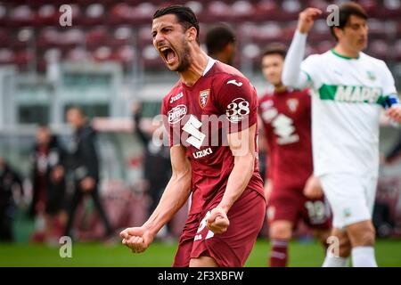 Turin, Italien. März 2021, 17th. Rolando Mandragora von Turin FC feiert während der Serie EIN Fußballspiel zwischen Turin FC und US Sassuolo. Sportstadien in ganz Italien unterliegen aufgrund der Coronavirus-Pandemie strengen Beschränkungen, da staatliche Gesetze zur sozialen Distanzierung Fans in Veranstaltungsorten verbieten, was dazu führt, dass Spiele hinter verschlossenen Türen gespielt werden. Torino FC gewann 3-2 gegen US Sassuolo (Foto: Alberto Gandolfo/Pacific Press) Quelle: Pacific Press Media Production Corp./Alamy Live News Stockfoto