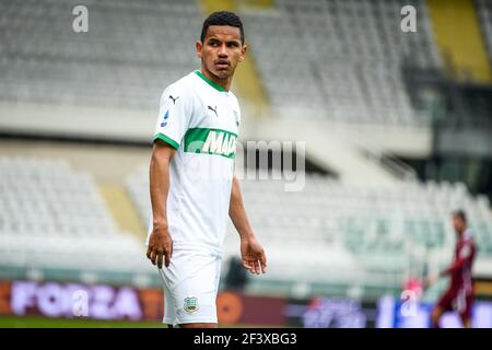 Turin, Italien. März 2021, 17th. Rogerio von US Sassuolo während der Serie A Fußballspiel zwischen Turin FC und US Sassuolo. Sportstadien in ganz Italien unterliegen aufgrund der Coronavirus-Pandemie strengen Beschränkungen, da staatliche Gesetze zur sozialen Distanzierung Fans in Veranstaltungsorten verbieten, was dazu führt, dass Spiele hinter verschlossenen Türen gespielt werden. Torino FC gewann 3-2 gegen US Sassuolo (Foto: Alberto Gandolfo/Pacific Press) Quelle: Pacific Press Media Production Corp./Alamy Live News Stockfoto