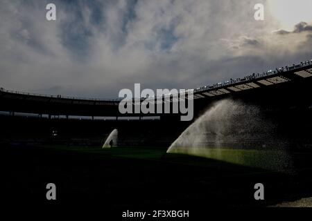 Turin, Italien. März 2021, 17th. Das Stadio Olimpico Grande Torino während der Serie A Fußballspiel zwischen Turin FC und US Sassuolo. Sportstadien in ganz Italien unterliegen aufgrund der Coronavirus-Pandemie strengen Beschränkungen, da staatliche Gesetze zur sozialen Distanzierung Fans in Veranstaltungsorten verbieten, was dazu führt, dass Spiele hinter verschlossenen Türen gespielt werden. Torino FC gewann 3-2 gegen US Sassuolo (Foto: Alberto Gandolfo/Pacific Press) Quelle: Pacific Press Media Production Corp./Alamy Live News Stockfoto