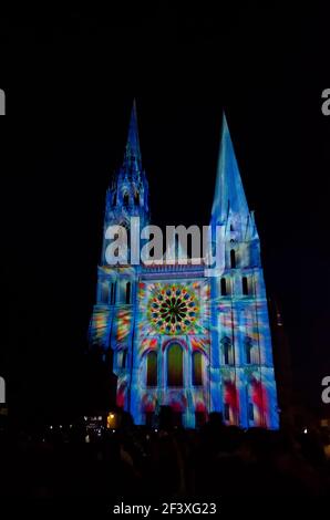 Kathedrale von Chartres in Illuminationen Stockfoto