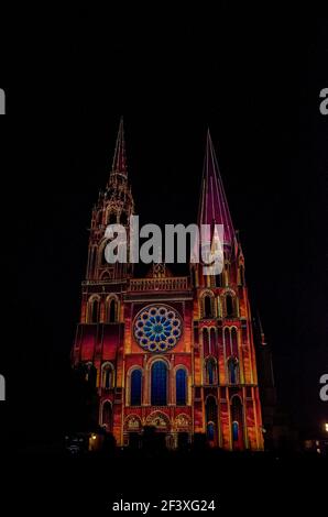 Kathedrale von Chartres in Illuminationen Stockfoto