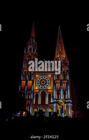 Kathedrale von Chartres in Illuminationen Stockfoto