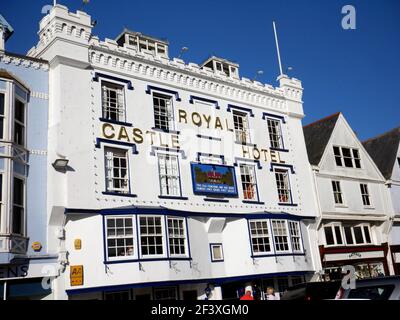 Die elisabethanische Fassade des Royal Castle Hotel, Dartmouth, Devon. Stockfoto