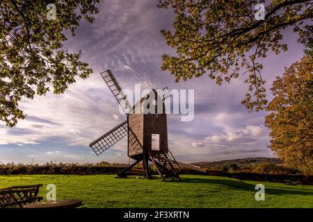 Nutley Windmill, Ashdown Forest, Maresfield, East Sussex, England Großbritannien. Älteste und einzige in Betrieb befindliche Postmühle mit offenen Böcken in England Stockfoto