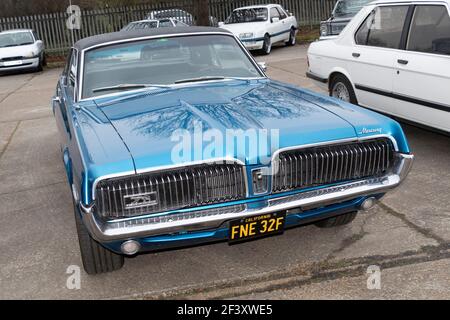 1968 Mercury Cougar auf der Lenwade Industrial Estate, Norfolk, Großbritannien. Stockfoto