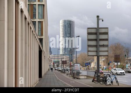 Das Kölner Dreieck ist ein markantes Wahrzeichen in Köln und überall in der Innenstadt zu sehen. Stockfoto