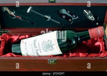 1961 Vintage St Emilion Wein in Vitbox Stockfoto