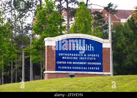 Gainesville, USA - 27. April 2018: Universität von Florida Gesundheitsdienst Zeichen für Krankenhaus der Orthopädie und Sportmedizin medizinisches Institut, cente Stockfoto