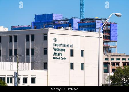 Charleston, USA - 11. Mai 2018: Ralph H. Johnson Department of Veterans Affairs Medical Center Krankenhaus Klinik Gebäude Schild in South Carolina Stadt Stockfoto