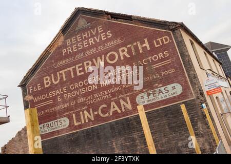 Ghost-Zeichen enthüllt auf Seite des Gebäudes in Newcastle unter lyme nach dem Abriss Stockfoto