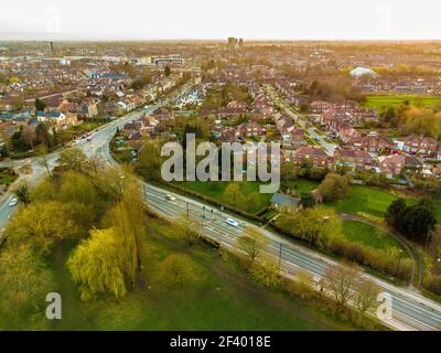 Luftaufnahme der Skyline von York, UK, Blick südwestlich von Monk Stray mit York Minster in der Ferne. Stockfoto