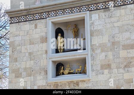 Bewegende Figuren auf dem Glockenturm des Duomo di Messina, Kathedrale von Messina, Sizilien, Italien Stockfoto