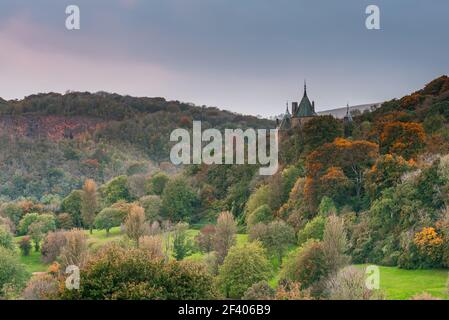 Castell Coch, das Rote Schloss, am Stadtrand von Cardiff, Wales, im Herbst Stockfoto