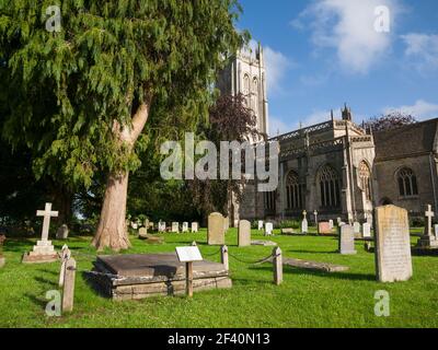 Hannah More und ihre Schwestern begraben den Kirchhof im Dorf Wrington, North Somerset, England Stockfoto