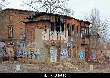 Ausgebrannte Signalbox auf einer ehemaligen Güterstation in Berlin-Pankow Stockfoto